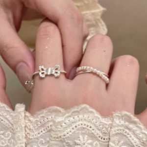 Meet the romance of fingertips! These two rings perfectly blend sweetness and elegance. The exquisite shape combined with sparkling zirconia, lively and playful, is the embodiment of a girl's heart;