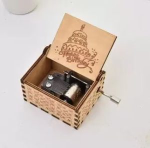 Send your best wishes with notes! This birthday-themed music box is full of festive atmosphere.