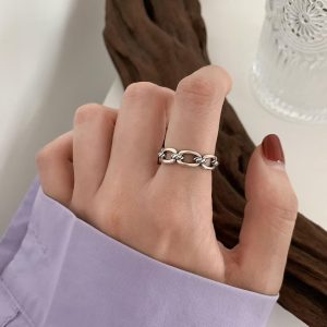 Meet the romance of fingertips! These two rings perfectly blend sweetness and elegance. The exquisite shape combined with sparkling zirconia, lively and playful, is the embodiment of a girl's heart;