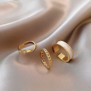 Unlock the new fashion in your wrist! This set of gold rings offers a variety of styles to meet different needs.