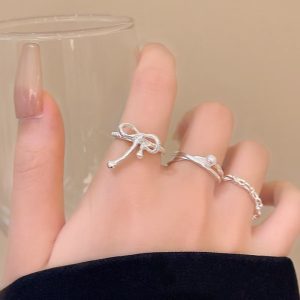 Meet the romance of fingertips! These two rings perfectly blend sweetness and elegance. The exquisite shape combined with sparkling zirconia is lively and playful, which is the embodiment of a girl's heart
