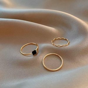 Unlock the new fashion in your wrist! This set of gold rings offers a variety of styles to meet different needs.