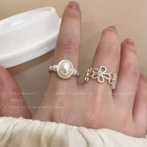 Meet the romance of fingertips! These two rings perfectly blend sweetness and elegance. The exquisite shape combined with sparkling zirconia is lively and playful, which is the embodiment of a girl's heart