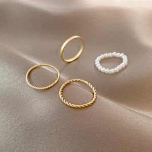 Unlock the new fashion in your wrist! This set of gold rings offers a variety of styles to meet different needs.