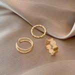 Unlock the new fashion in your wrist! This set of gold rings offers a variety of styles to meet different needs.