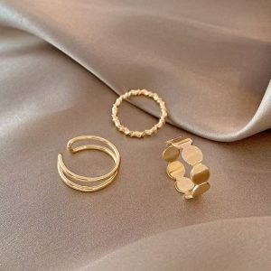 Unlock the new fashion in your wrist! This set of gold rings offers a variety of styles to meet different needs.