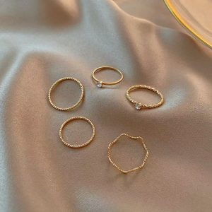 Unlock the new fashion in your wrist! This set of gold rings offers a variety of styles to meet different needs.