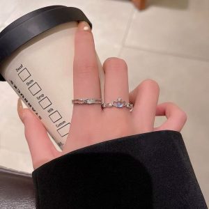 Meet the romance of fingertips! These two rings perfectly blend sweetness and elegance. The exquisite shape combined with sparkling zirconia is lively and playful, which is the embodiment of a girl's heart