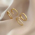 Unlock the new fashion in your wrist! This set of gold rings offers a variety of styles to meet different needs.